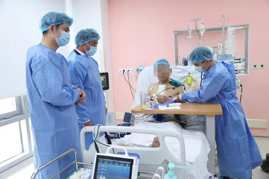 Ca cấy ghép thiết bị hỗ trợ tim CorHeart 6 đầu tiên tại Việt Nam Ca cấy ghép thiết bị hỗ trợ tim CorHeart 6 đầu tiên tại Việt Nam