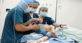 Ca ghép thận đầu tiên ở Bệnh viện Nhi đồng 1, tạng của mẹ cứu con nguy kịch
