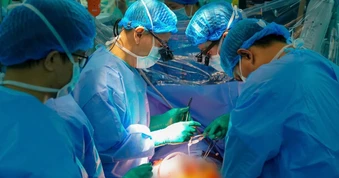 Ca ghép tim xuyên Việt cứu sống bệnh nhân 23 tuổi