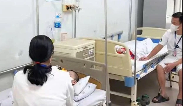 Ca mắc Adenovirus tăng gấp 3, Bệnh viện Nhi Trung ương cảnh báo nguy cơ lây nhiễm mùa hè Ca mắc Adenovirus tăng gấp 3, Bệnh viện Nhi Trung ương cảnh báo nguy cơ lây nhiễm mùa hè