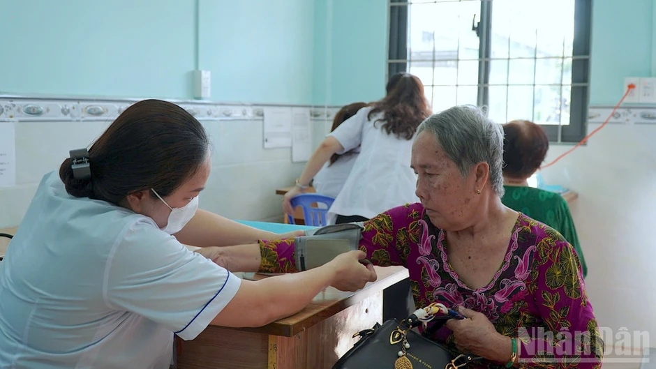 Cà Mau khởi động chiến dịch khám sàng lọc sức khỏe miễn phí toàn dân Cà Mau khởi động chiến dịch khám sàng lọc sức khỏe miễn phí toàn dân