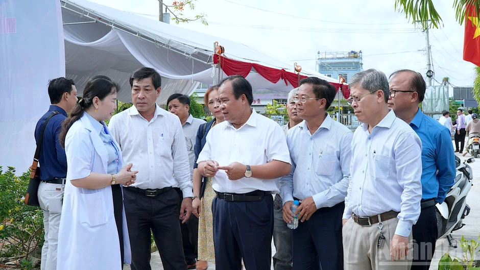 Cà Mau khởi động chiến dịch khám sàng lọc sức khỏe miễn phí toàn dân Cà Mau khởi động chiến dịch khám sàng lọc sức khỏe miễn phí toàn dân