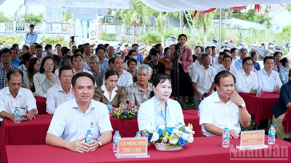Cà Mau khởi động chiến dịch khám sàng lọc sức khỏe miễn phí toàn dân Cà Mau khởi động chiến dịch khám sàng lọc sức khỏe miễn phí toàn dân