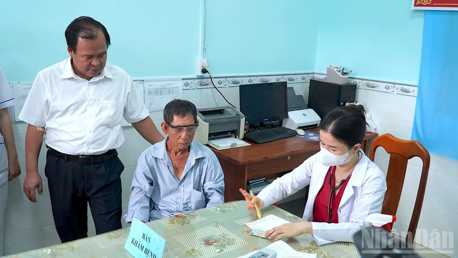 Cà Mau khởi động chiến dịch khám sàng lọc sức khỏe miễn phí toàn dân Cà Mau khởi động chiến dịch khám sàng lọc sức khỏe miễn phí toàn dân