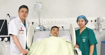 Ca mổ lúc nửa đêm ở Bệnh viện Bạch Mai Ninh Bình cứu người bệnh thoát liệt