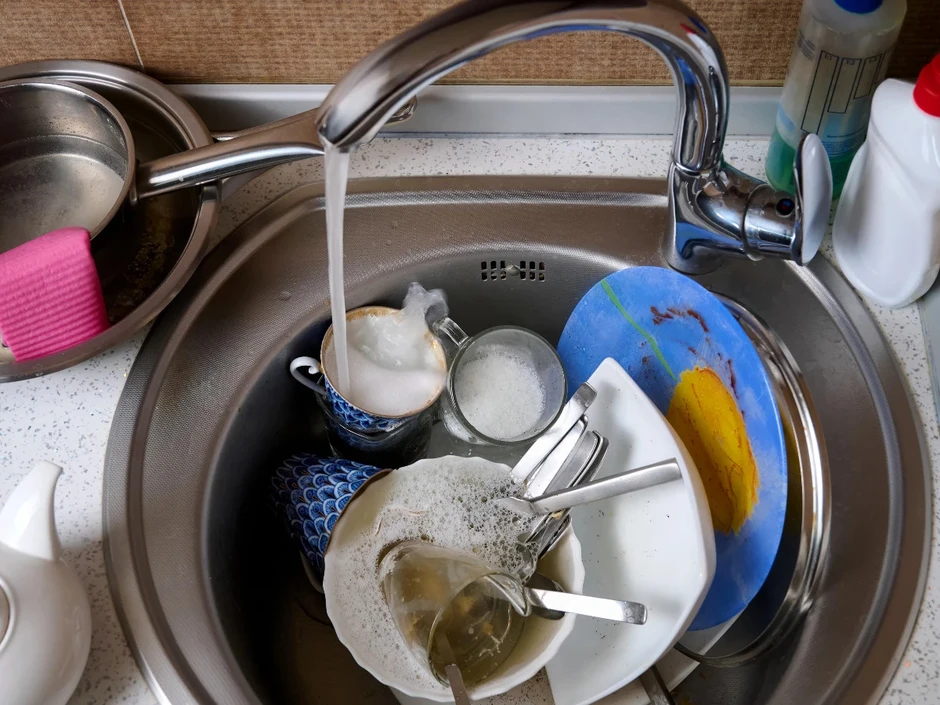 Cả nhà bị ung thư gan nhòm ngó, nhiễm độc đáng sợ nếu rửa bát theo kiểu bác sĩ "rất chê" này!