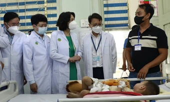 Ca tay chân miệng nặng tăng gấp 5 lần, nguy cơ bùng phát dịch