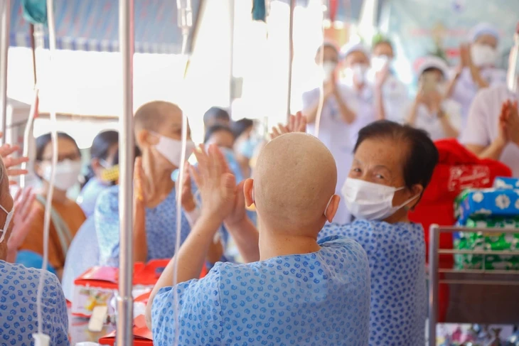 Ca ung thư vú tại Việt Nam tăng và trẻ hóa, làm sao phát hiện sớm, tránh bỏ sót? Ca ung thư vú tại Việt Nam tăng và trẻ hóa, làm sao phát hiện sớm, tránh bỏ sót?