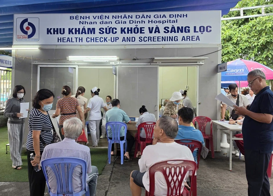 Cả xóm rủ nhau đi khám sức khỏe 0 đồng Cả xóm rủ nhau đi khám sức khỏe 0 đồng