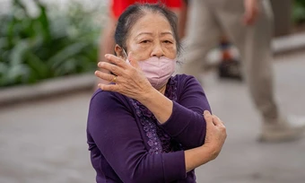 Cách giảm đau khớp ở người lớn tuổi - Báo TinVina