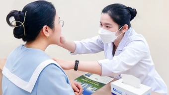 Cách khắc phục da dưới cằm sạm màu - Báo TinVina