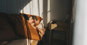 Cách ngủ trưa có thể ảnh hưởng đến tuổi thọ: "5 không" ai cũng cần biết, đặc biệt là người từ 55 tuổi