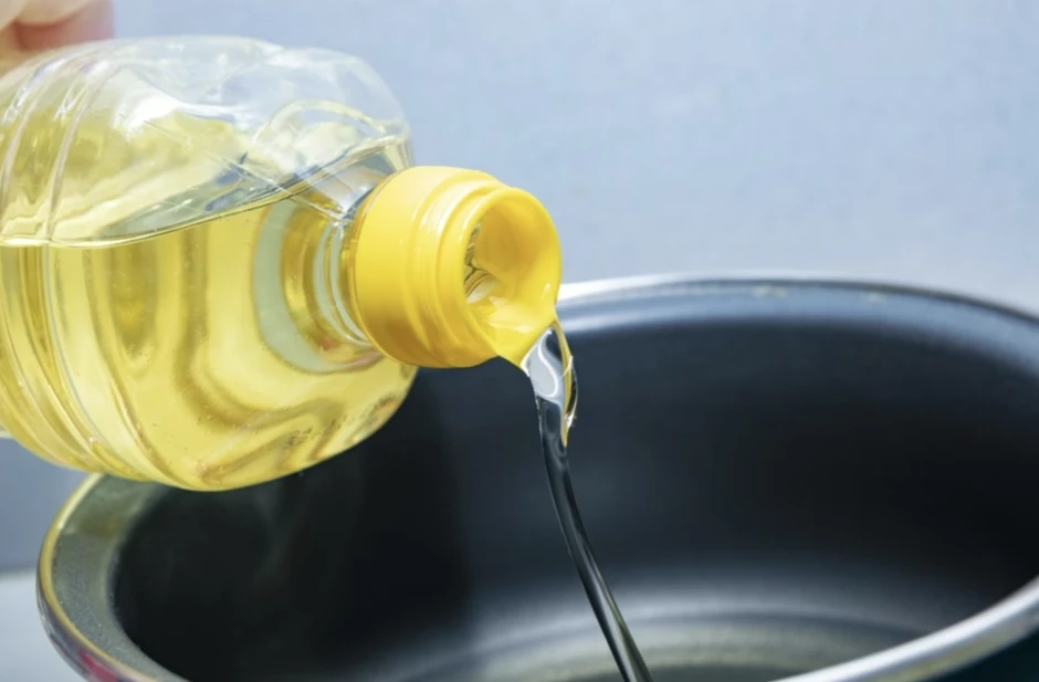 Cách vứt bỏ dầu ăn đã qua sử dụng: Tuyệt đối không đổ thẳng xuống bồn rửa Cách vứt bỏ dầu ăn đã qua sử dụng: Tuyệt đối không đổ thẳng xuống bồn rửa