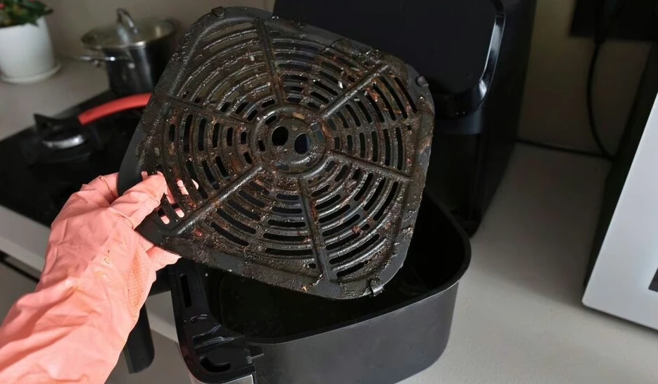 Cách vứt bỏ dầu ăn đã qua sử dụng: Tuyệt đối không đổ thẳng xuống bồn rửa Cách vứt bỏ dầu ăn đã qua sử dụng: Tuyệt đối không đổ thẳng xuống bồn rửa