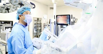 Cảm giác nuốt nghẹn khi ăn, người đàn ông mắc ung thư thực quản