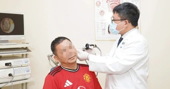 Căn bệnh khiến nhà báo gánh chịu nỗi khổ chóng mặt, đau nhức tai suốt 3 năm