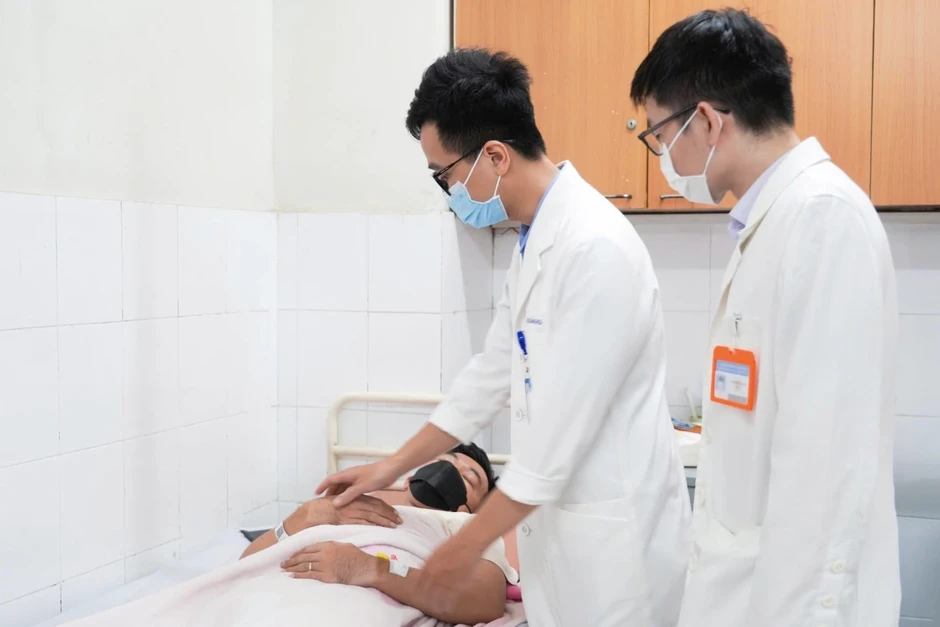 Căn bệnh truyền nhiễm khiến người đàn ông ở TPHCM sưng tinh hoàn nguy hiểm Căn bệnh truyền nhiễm khiến người đàn ông ở TPHCM sưng tinh hoàn nguy hiểm