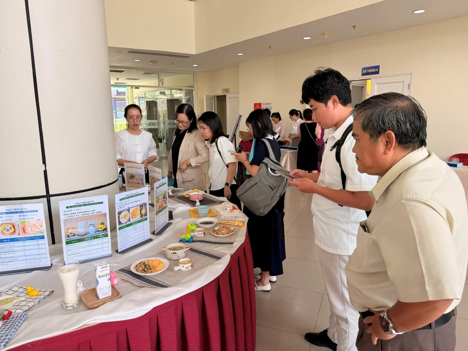 Cán bộ y tế miền Trung tập huấn chế độ dinh dưỡng sinh ceton Cán bộ y tế miền Trung tập huấn chế độ dinh dưỡng sinh ceton