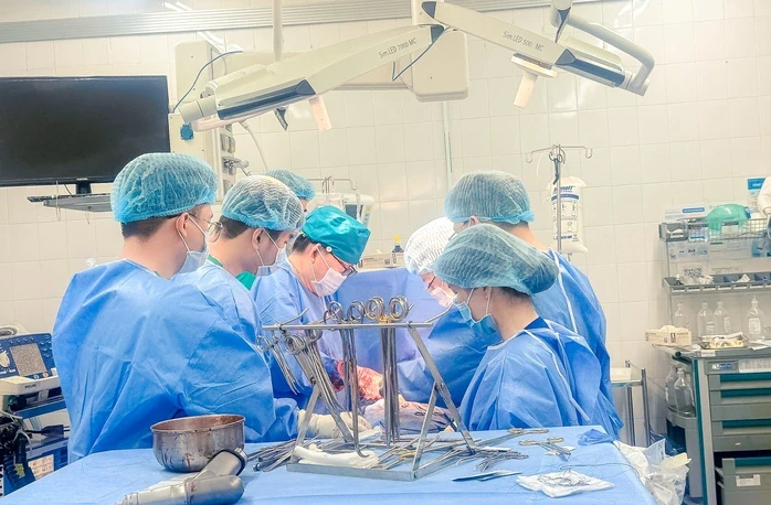 Cân não cứu người đàn ông thủng tim, từng bị bỏng nặng 60% cơ thể