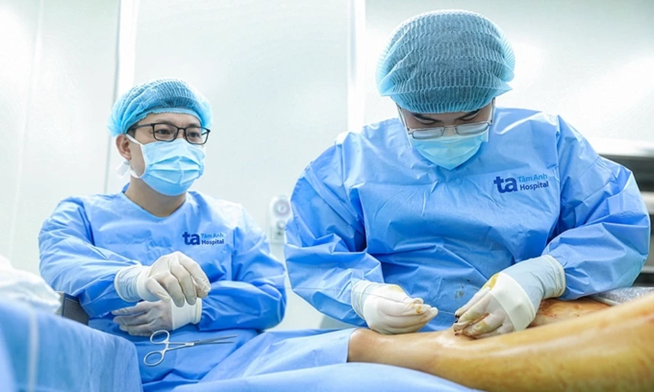 Can thiệp '2 trong 1' chữa suy giãn tĩnh mạch - Báo TinVina Can thiệp '2 trong 1' chữa suy giãn tĩnh mạch - Báo TinVina