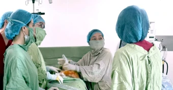Can thiệp bào thai, cứu sống thai nhi tràn dịch màng phổi nặng