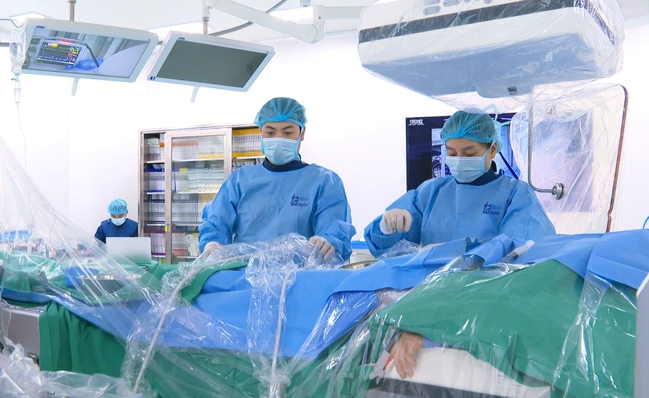 Can thiệp dị tật mạch máu chân người phụ nữ - Báo TinVina Can thiệp dị tật mạch máu chân người phụ nữ - Báo TinVina