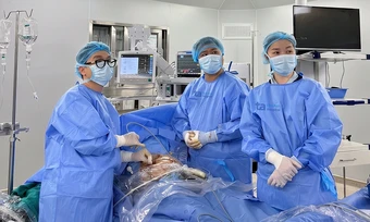 Can thiệp trong bụng mẹ cứu con mắc chứng truyền máu song thai - Báo TinVina
