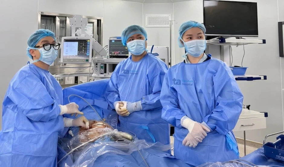 Can thiệp trong bụng mẹ cứu con mắc chứng truyền máu song thai - Báo TinVina Can thiệp trong bụng mẹ cứu con mắc chứng truyền máu song thai - Báo TinVina