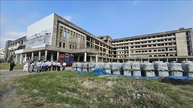 Cần Thơ quyết liệt thúc tiến độ dự án Bệnh viện Ung bướu sau khi tái khởi động Cần Thơ quyết liệt thúc tiến độ dự án Bệnh viện Ung bướu sau khi tái khởi động