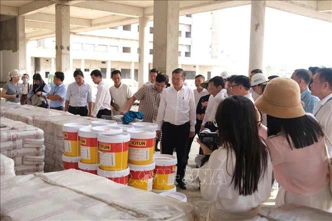 Cần Thơ quyết liệt thúc tiến độ dự án Bệnh viện Ung bướu sau khi tái khởi động Cần Thơ quyết liệt thúc tiến độ dự án Bệnh viện Ung bướu sau khi tái khởi động