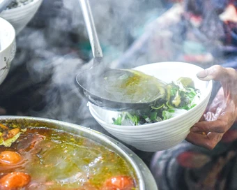 Cảnh báo 7 thói quen hàng ngày làm tăng nguy cơ sỏi thận, người Việt rất hay làm