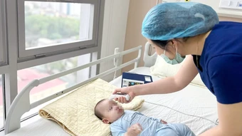 Cảnh giác biến chứng nặng khi dịch tay-chân-miệng bùng phát