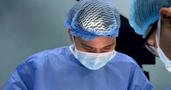 Cấp cứu chàng trai ở TPHCM bị dính chặt "cậu nhỏ" vào dây kéo khóa quần