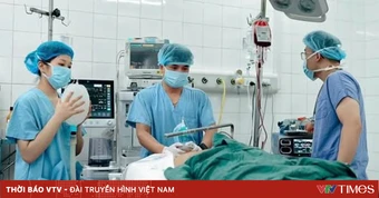Cấp cứu nạn nhân vụ ô tô khách lao khỏi cao tốc Pháp Vân - Cầu Giẽ