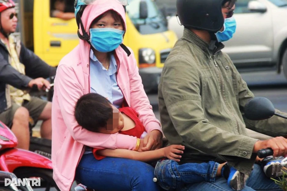 Cấp cứu trẻ sốc nhiệt nguy kịch ở TPHCM: Cảnh báo nguy cơ tổn thương não Cấp cứu trẻ sốc nhiệt nguy kịch ở TPHCM: Cảnh báo nguy cơ tổn thương não
