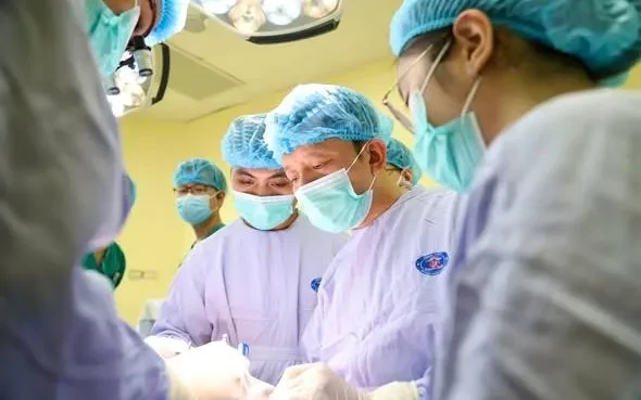 Cắt bán phần lưỡi, tạo hình vi phẫu cứu người bệnh ung thư Cắt bán phần lưỡi, tạo hình vi phẫu cứu người bệnh ung thư