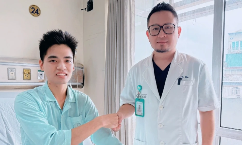 Cắt sửa thận bệnh nhân rồi ghép bằng đoạn mạch từ người hiến chết não Cắt sửa thận bệnh nhân rồi ghép bằng đoạn mạch từ người hiến chết não