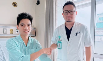 Cắt sửa thận bệnh nhân rồi ghép bằng đoạn mạch từ người hiến chết não