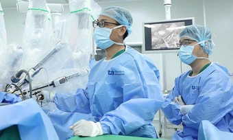 Cắt u ung thư đại tràng cho cụ bà liệt nửa người - Báo TinVina