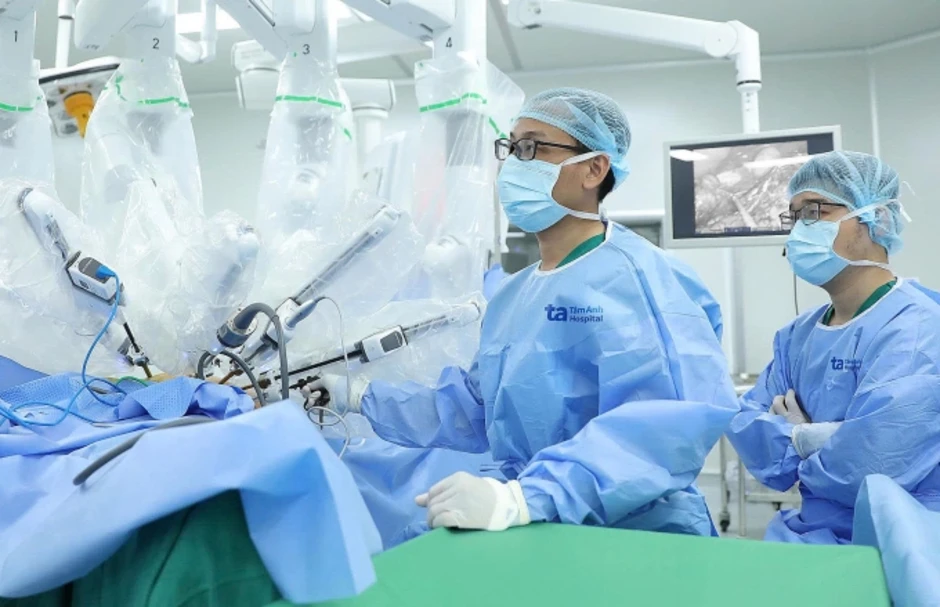 Cắt u ung thư đại tràng cho cụ bà liệt nửa người - Báo TinVina Cắt u ung thư đại tràng cho cụ bà liệt nửa người - Báo TinVina