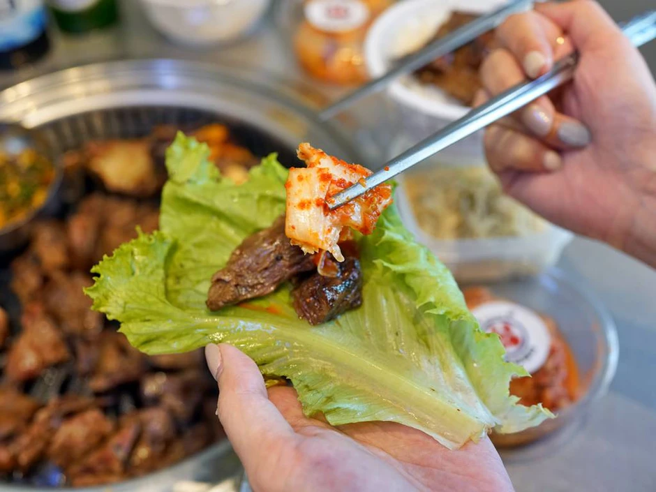 Cậu bé 6 tuổi bầm tím khắp người, bác sĩ nhìn kết quả xét nghiệm liền hoảng hốt: Cháu ăn thịt nướng với rau gì? Cậu bé 6 tuổi bầm tím khắp người, bác sĩ nhìn kết quả xét nghiệm liền hoảng hốt: Cháu ăn thịt nướng với rau gì?