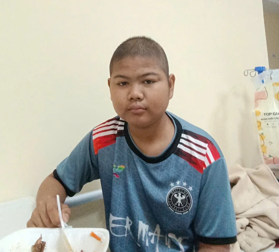 Cậu bé ung thư nghèo và cơ hội điều trị hẹp do kiệt quệ tài chính Cậu bé ung thư nghèo và cơ hội điều trị hẹp do kiệt quệ tài chính