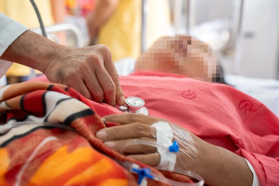 Cây gãy trong mưa đè 2 người thương vong ở TPHCM: Người vợ hiện ra sao? Cây gãy trong mưa đè 2 người thương vong ở TPHCM: Người vợ hiện ra sao?