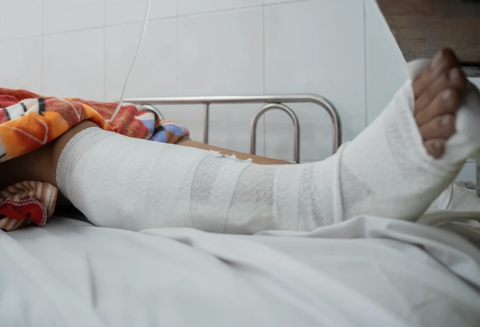 Cây gãy trong mưa đè 2 người thương vong ở TPHCM: Người vợ hiện ra sao? Cây gãy trong mưa đè 2 người thương vong ở TPHCM: Người vợ hiện ra sao?