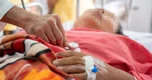 Cây gãy trong mưa đè 2 người thương vong ở TPHCM: Người vợ hiện ra sao?