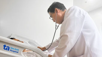 Cấy van qua ống thông cho người hẹp van tim - Báo TinVina