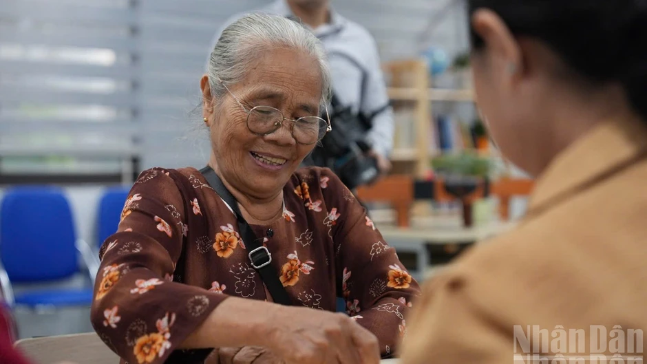 Chăm sóc người cao tuổi từ y tế cơ sở nhằm thích ứng với già hóa dân số Chăm sóc người cao tuổi từ y tế cơ sở nhằm thích ứng với già hóa dân số
