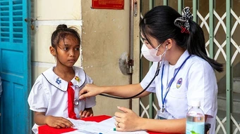 Chăm sóc sức khỏe và dinh dưỡng cho trẻ em dân tộc thiểu số Raglai