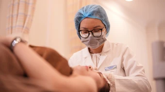 Chăm sóc thế nào sau tiêm filler - Báo TinVina