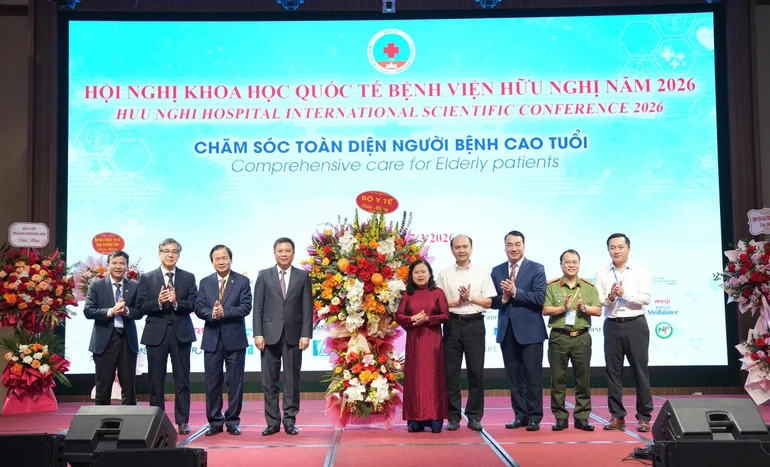 Chăm sóc toàn diện người cao tuổi trong bối cảnh già hóa dân số